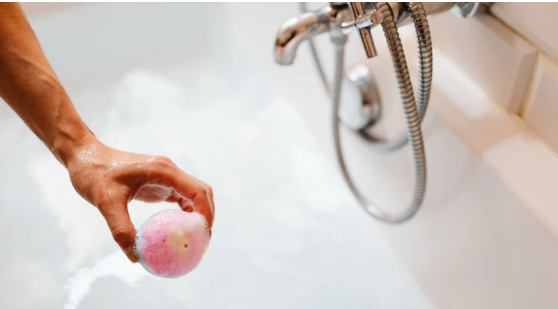 Comment bien utiliser les bombes de bain pendant la grossesse