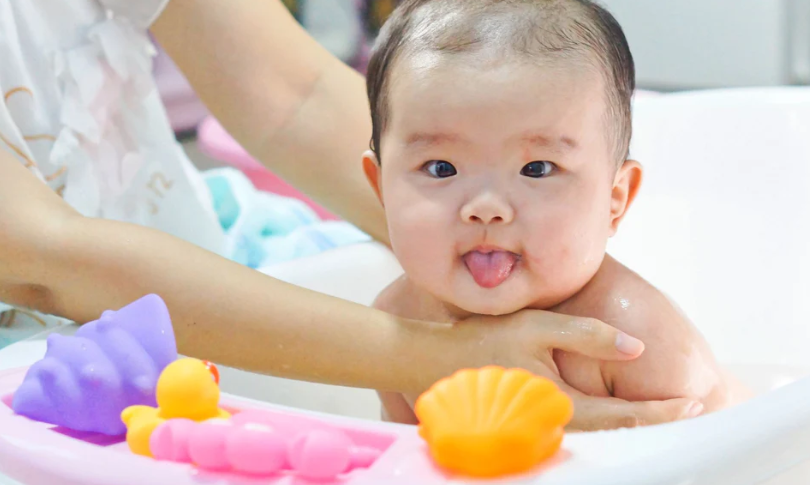 Que se passe-t-il si un bébé mange une bombe de bain ?